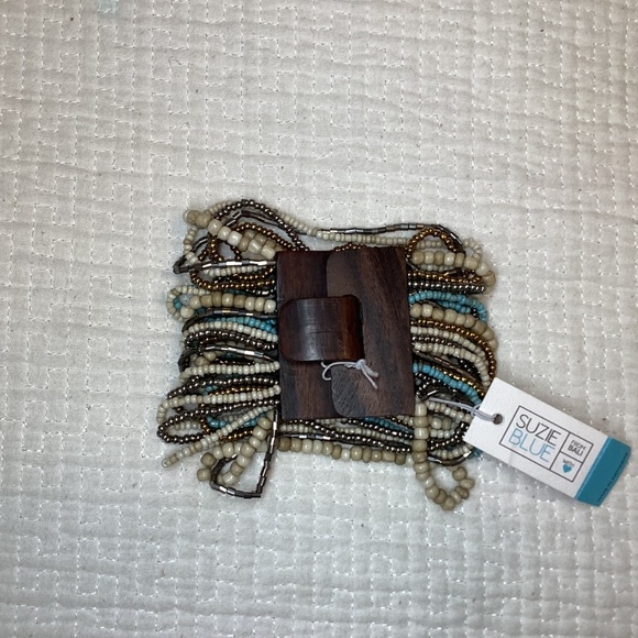 Beaded and wood bracelet, Suzie Blue, Handmade - Picture 7 of 11